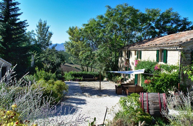 Cozy apartment with swimming pool , in the Italian countryside.