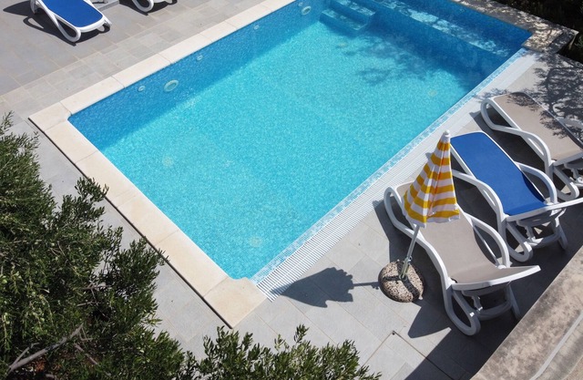 Cozy apartment with a swimming pool