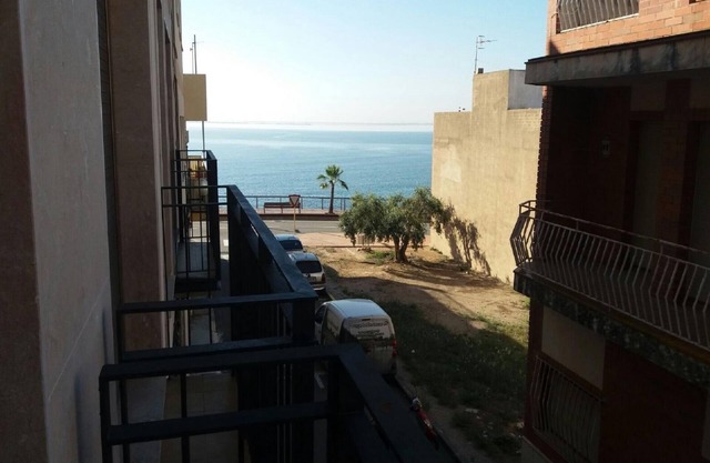 COZY APARTMENT WITH BALCONY WITH SEA VIEWS, 50M FROM THE BEACH + WIFI