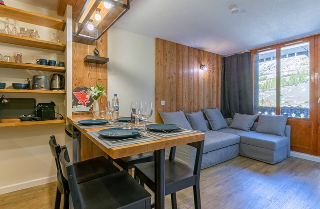 Cozy apartment with WiFi, near slopes and bus stop