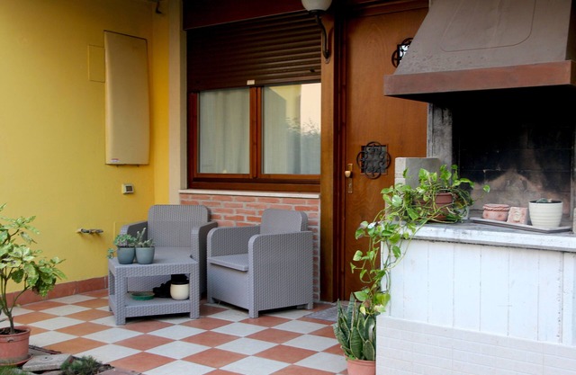 Cozy apartment with garden, pet friendly.