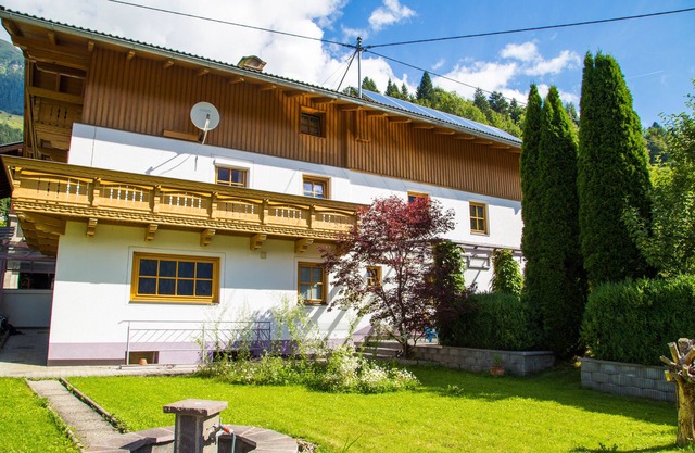 Cozy apartment with mountain views in a quiet location, suitable for families