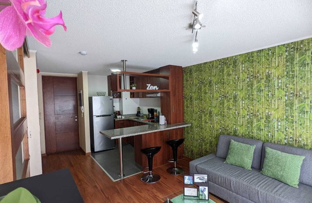 Cozy apartment with sea view, close to the airport