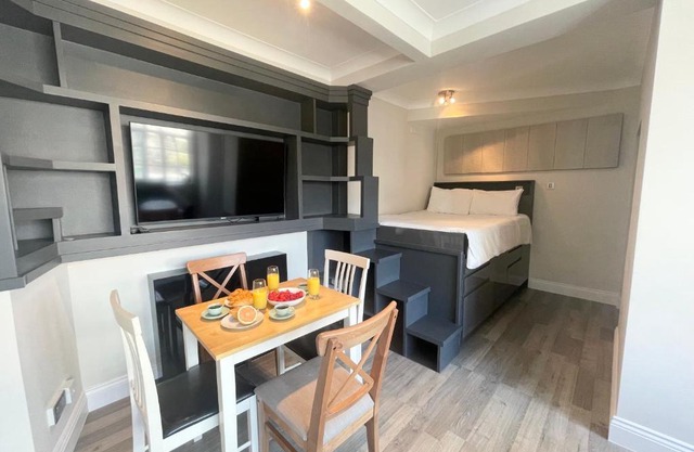 Cozy Apartments in Westminster