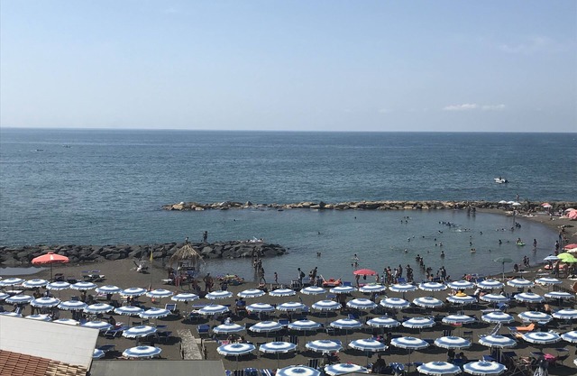 Cozy apt. VERY Near Rome on BEACH FRONT, wide TERRACE & FREE wi-fi