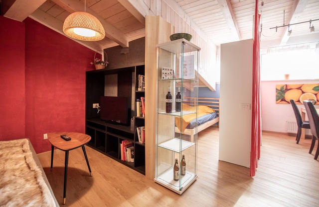 Cozy Attic Apartment near the Cathedral – BrixenCard Included