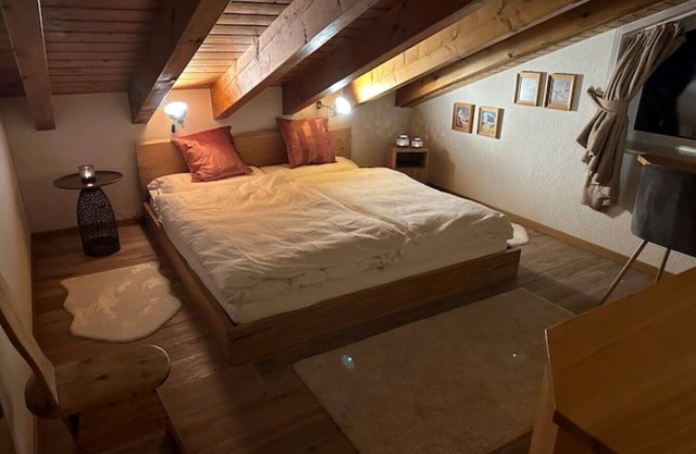 Cozy attic apartment with charm - & private balcony
