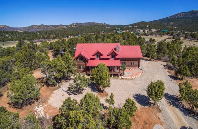 Cozy authentic 5 bedroom cabin minutes from Zion