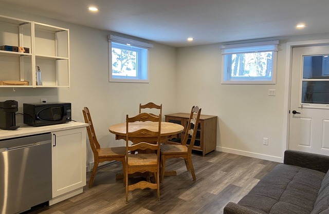 Cozy basement apartment near Owl’s Head.