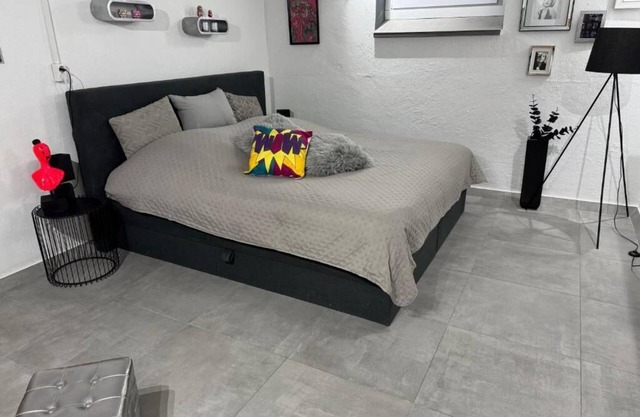 Cozy basement room + bathroom