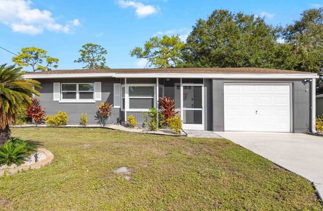 Cozy beach house: 8 minutes to your ultimate tropical getaway in Sarasota! 🌴☀️
