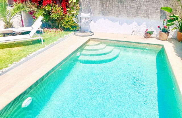 Cozy beach house with private pool 5 min walk from the beach, family-friendly