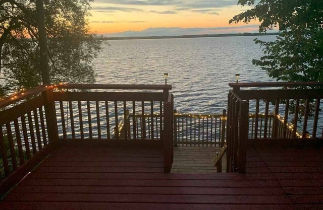 Cozy Beachfront Cottage Prince Edward County