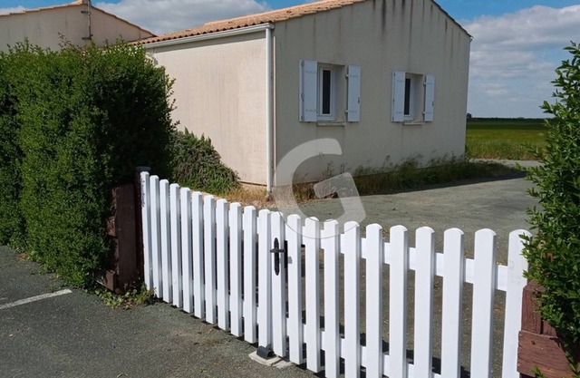 Cozy Beachside Home for 4 Near Rocher Beach, La Tranche-sur-Mer