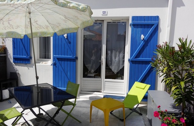 Cozy Beachside Maisonette with Private Courtyard, Near Forest and Town!