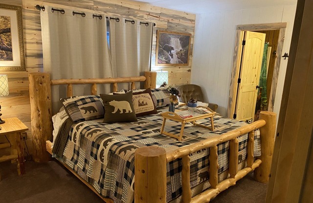Cozy Bear Hollow " Cozy, rustic charming, a great value"