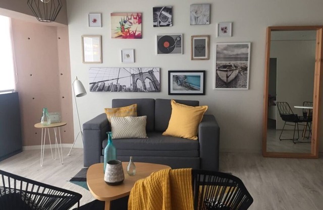 Cozy, Beautiful, Comfortable, Super Located, Quiet, Excellent View, Complete