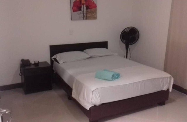 Cozy bedroom in charming Medellín with WiFi
