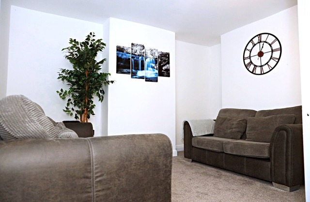 Cozy Birmingham house JLR NEC Airport ResortsWorld