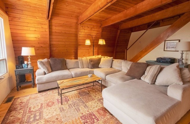 Cozy Bow House Perched in Trees w/Hot Tub & View