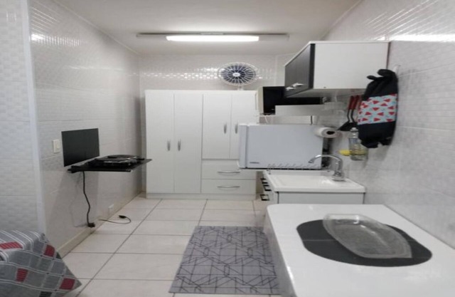Cozy kitinet near the Vila Sonia metro with work room.