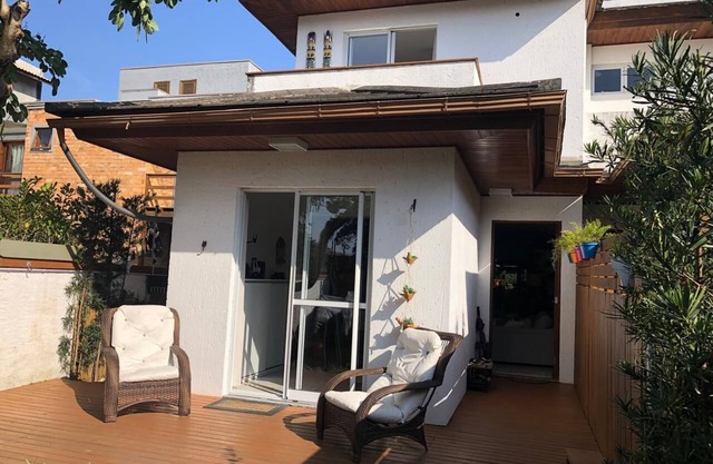Cozy near the sea! Calm environment but close to popular places.