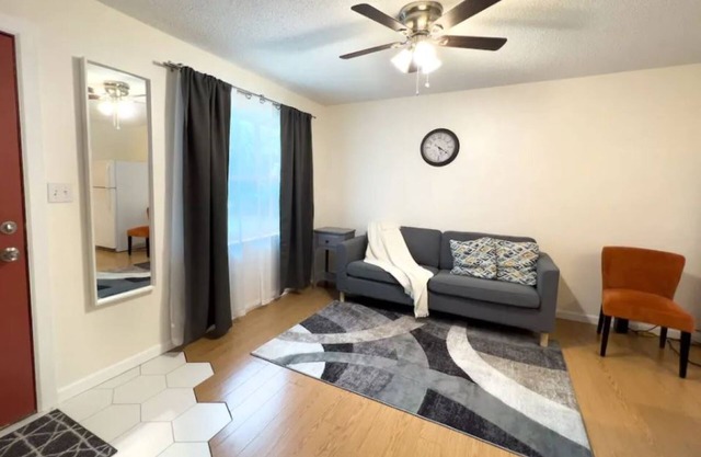Cozy & bright 2-bedroom townhouse in Alachua