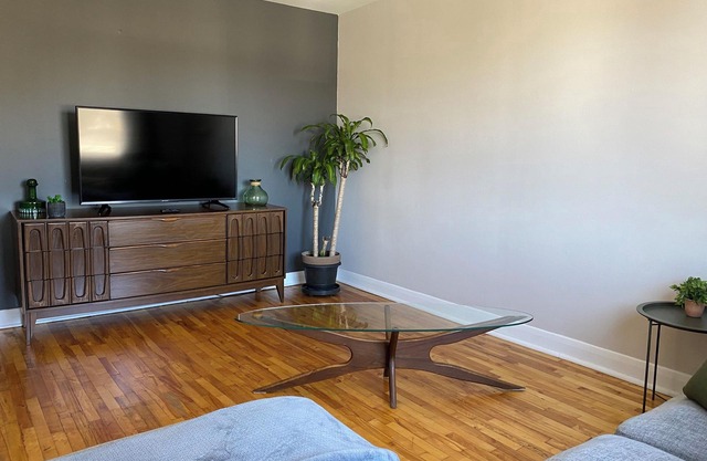 Cozy & Bright Apartment in the Historic city of Old Terrebonne
