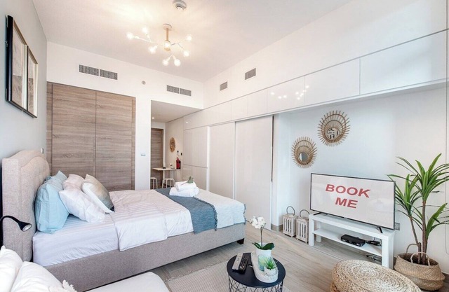 Cozy & Bright Studio Retreat for 3 in Dubai Marina