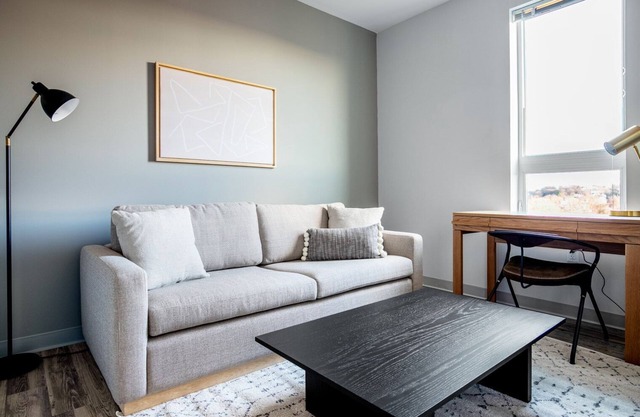 Cozy Brighton 1BR w/W/D, Doorman, near T & Shopping