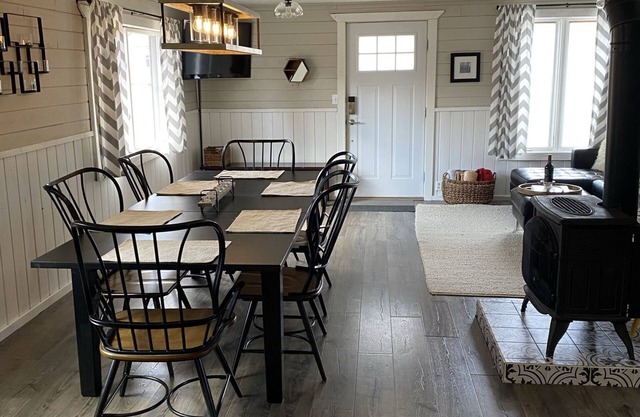 Cozy Buena Vista Cottage near Downtown STR-139