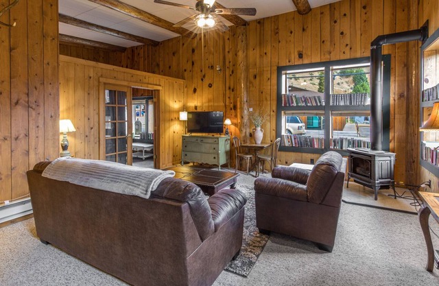 Cozy Bungalow in the Heart of Historic Downtown Creede!