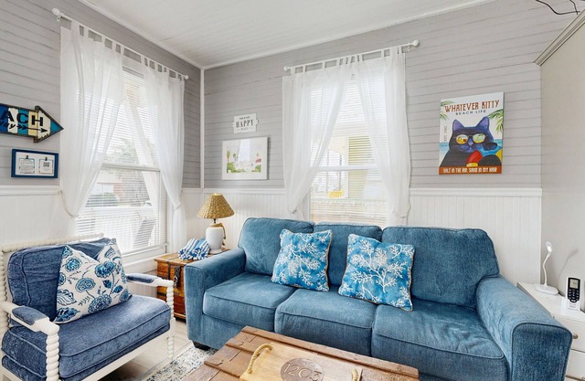 Cozy bungalow near beach with free WiFi, full kitchen, & washer/dryer