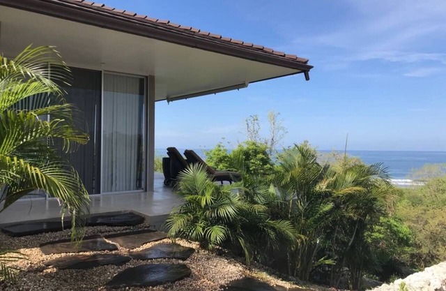 Cozy Bungalow With All Modern Comforts And Panoramic Ocean Views!