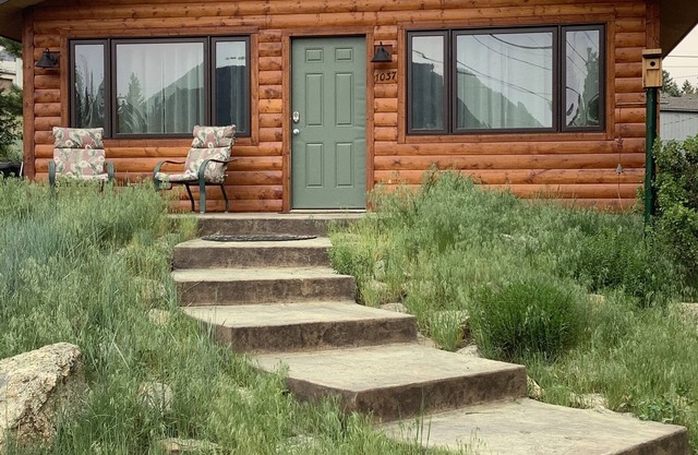 Cozy cabin close to town and Lake Estes trail