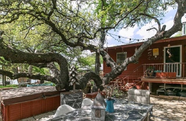 Cozy cabin in adorable Granite Shoals with WiFi, AC