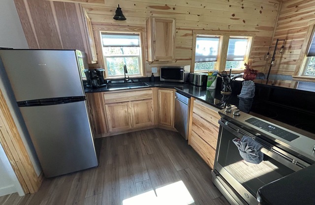Cozy cabin in charming Logan with AC, WiFi, Hot tub, Firepit