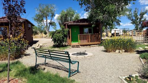 Cozy Cabin in Escalante, Utah - Amazing Glamping Spot for Exploring Canyons and National Parks