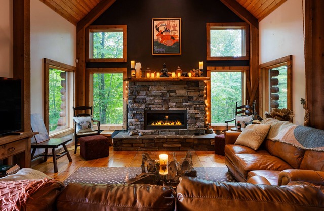 Cozy Cabin in the Forest close to skiing and Lake Charlevoix