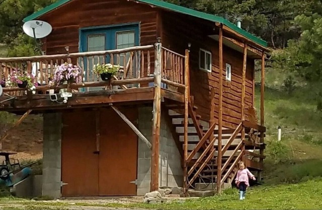Cozy Cabin In The Mountains- Cabin Creek Ranch