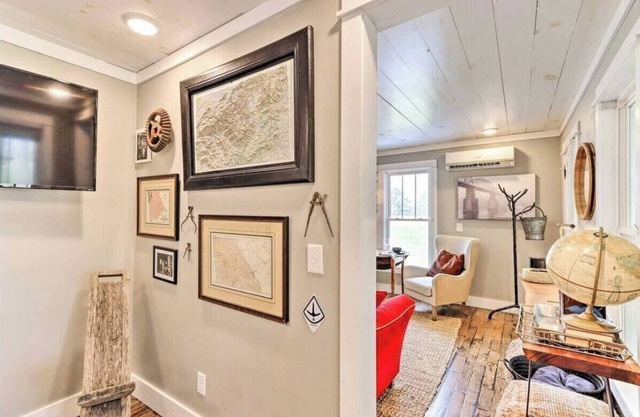 Cozy cabin in tranquil Chatsworth
