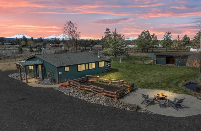 Cozy cabin just outside Sisters, pet friendly, great Mountain View’s, WiFi, & AC