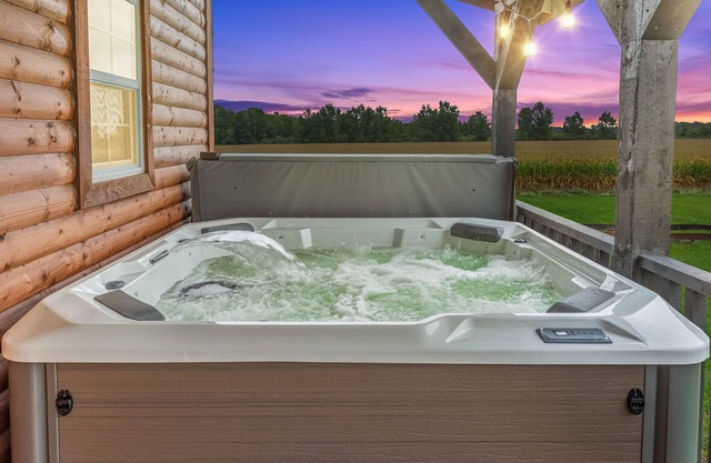 Cozy Cabin, Luxury Hot Tub, GameRoom -Lake Huron