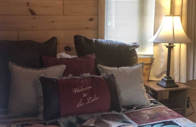 COZY CABIN near East Side Lake George
