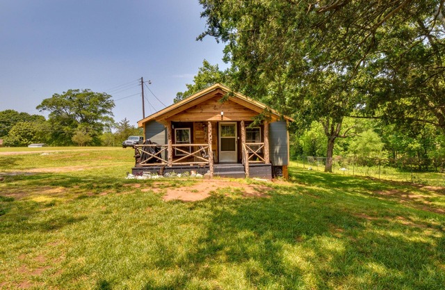 Cozy Cabin Near Lake Hartwell & Clemson University
