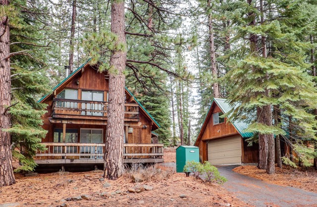 Cozy Cabin near Slopes with Spectacular Starry Skies