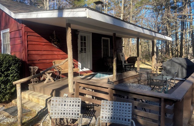 Cozy Cabin nestled by a Babbling Brook located between Highlands and Cashiers.