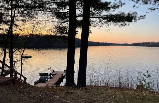 Cozy Cabin on Bashaw Lake w/dock, kayaks, and firepit.