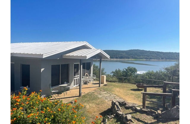 Cozy Cabin on Lake Buchanan. Sleeps 4