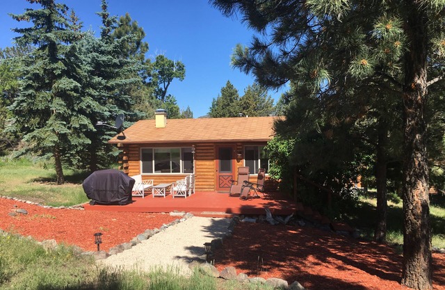 Cozy Cabin On The Creek - Now with internet!